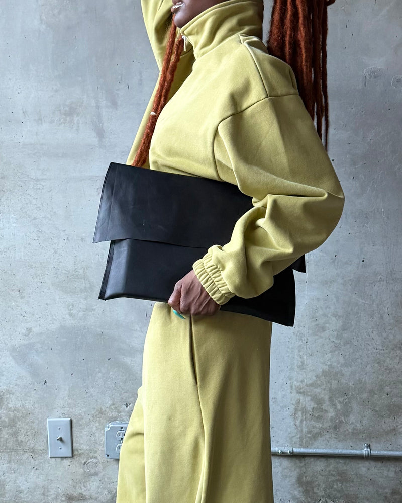 CARRIER HIDE 004